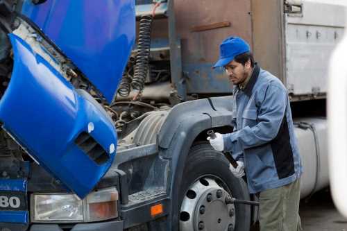 COMMERCIAL TRUCK INSURANCE: The Ultimate Guide