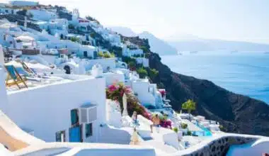 BEST PLACES TO STAY IN SANTORINI