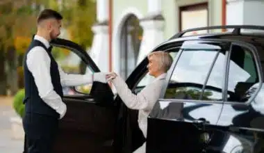 HOW MUCH TO TIP A VALET