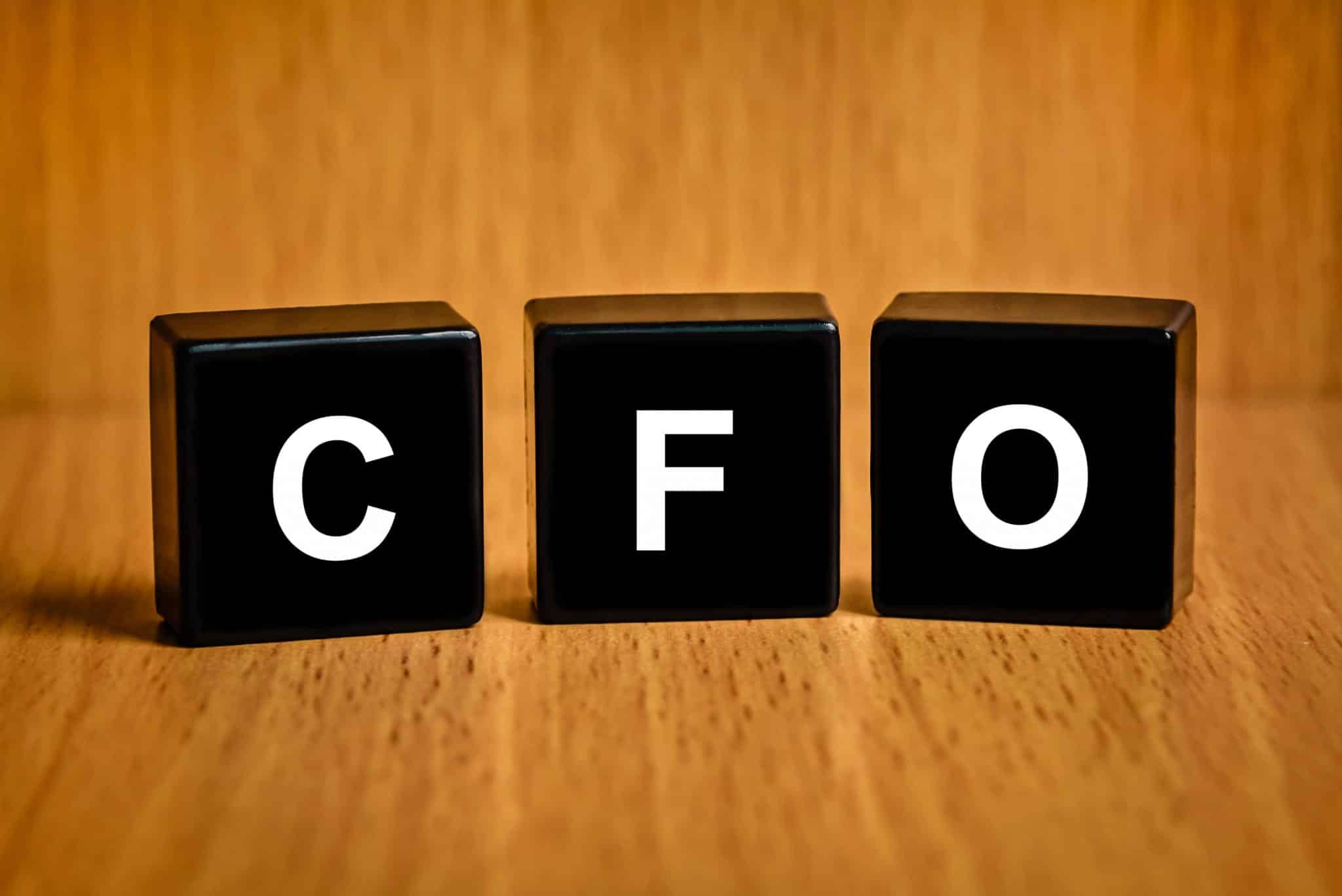 How to become CFO (Chief Financial Officer), CFO vs CEO, Roles, Responsibilities and salaries