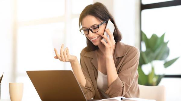 Os benefícios de desviar suas chamadas de negócios para seu celular