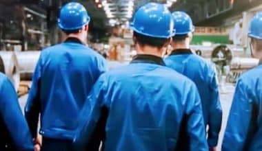 what is a blue collar worker