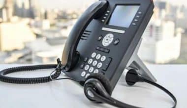 WHAT IS A VOIP PHONE how to set up vs cell phone number