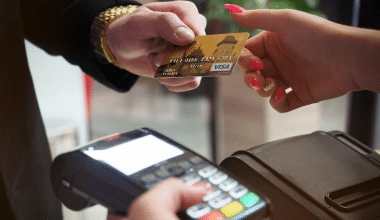 Escolhendo o cartão de crédito certo: um guia para iniciantes