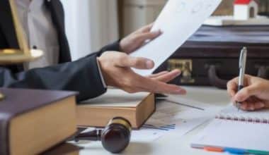 Functieomschrijving bedrijfsjurist, juridisch adviseur voor ouderen, kantoor van de juridisch adviseur versus de raad