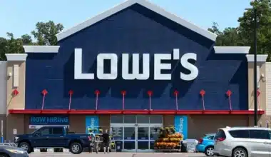 Is Lowes Open on Christmas