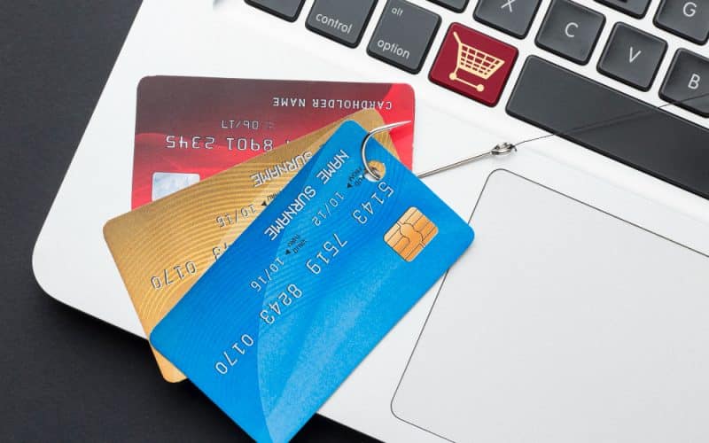 The Difference Between Debit Cards and Credit Cards