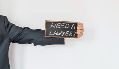 Нужно ли нанимать трудового юриста